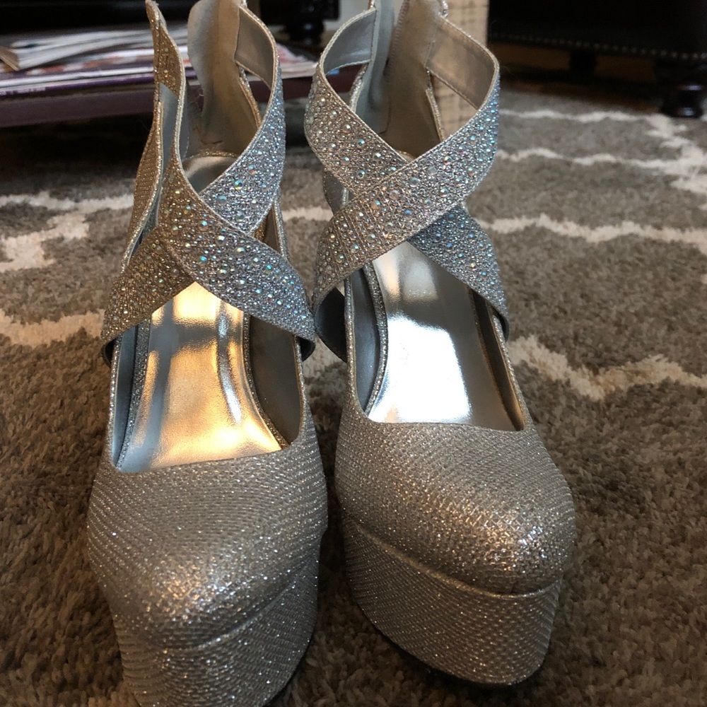 Fancy platform heels - Picture 2 of 2